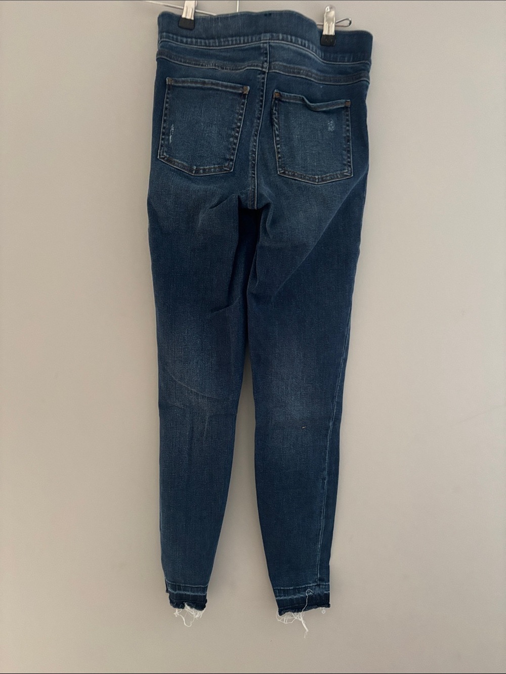 SPANX Dark Wash Skinny Jeans with Subtle Distress inseam 27 - Picture 2 of 3